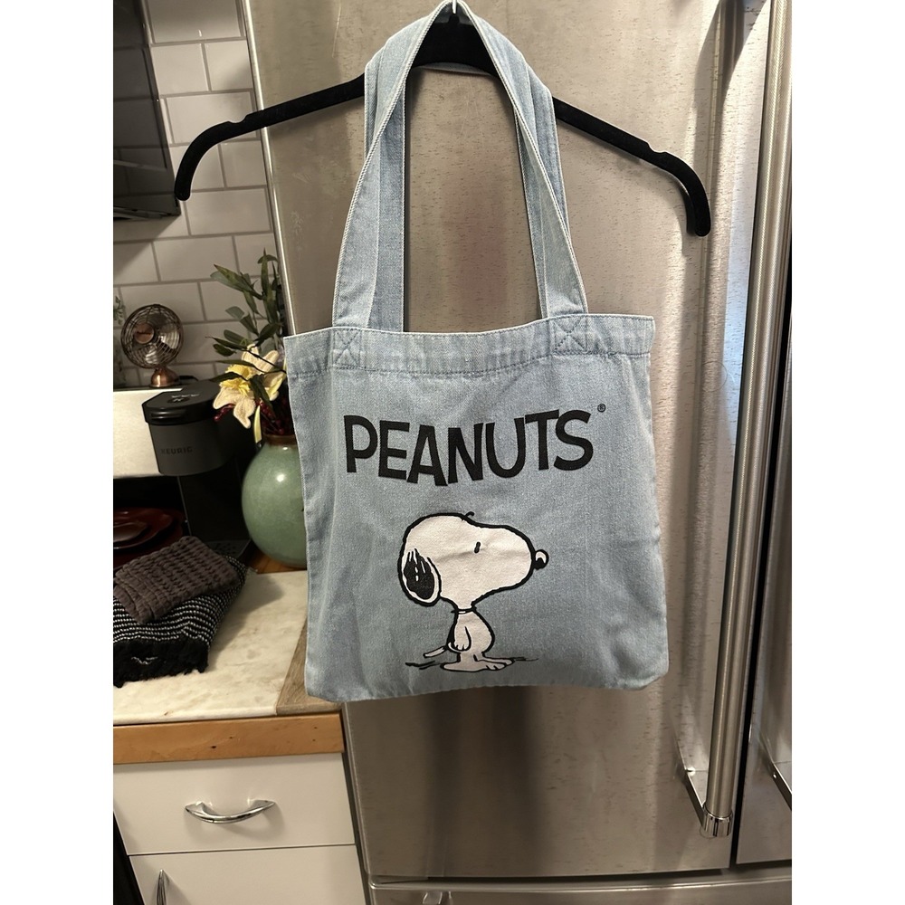 NWOT Peanuts Snoopy Denim Tote/Shopper light Wash Blue 2019 School Work Gym - Picture 3 of 13
